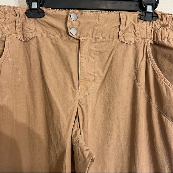 NWT Anthropologie Pilcro low rise relaxed cargo flare pants tan cotton sz 33 - Picture 10 of 14